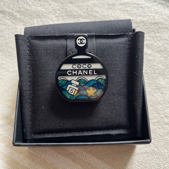 Chanel Brooch - Picture 1 of 9